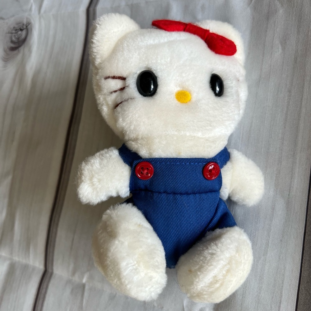 Vintage Hello Kitty 6 inch plush stuffed animal 1983 ‘83 blue overalls CBS toys